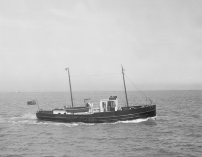The 30 ton motor yacht 'Black Pearl', 1936. Creator: Kirk & Sons of Cowes.