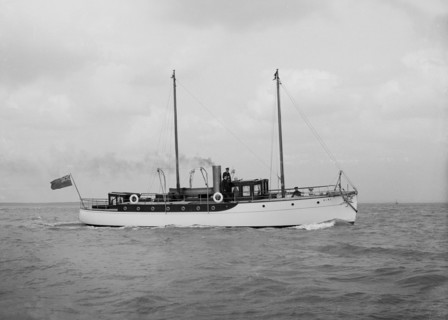 The 23 ton motor yacht 'Kiwi' under way, 1914. Creator: Kirk & Sons of Cowes.