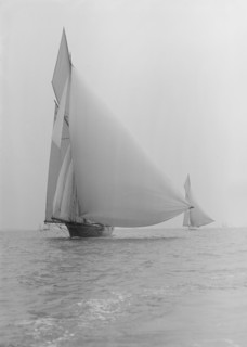 The yawl 'Wendur' sailing with spinnaker, 1913. Creator: Kirk & Sons of Cowes.