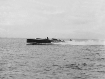 The hydroplane 'Maple Leaf IV', 1914. Creator: Kirk & Sons of Cowes.