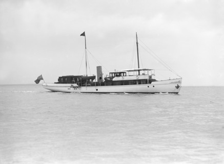 The steam yacht 'Sardonyx' under way, 1913. Creator: Kirk & Sons of Cowes.
