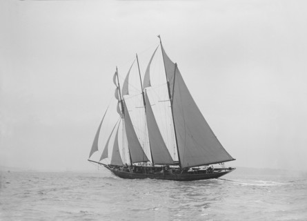 The auxiliary schooner 'La Cigale' sailing close-hauled, 1913. Creator: Kirk & Sons of Cowes.