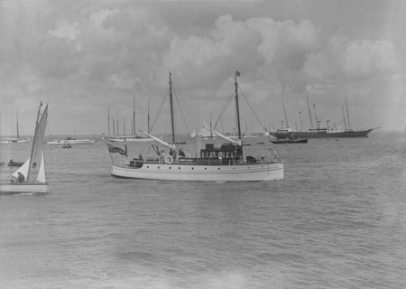 The motor yacht 'Silver Cloud' under way, 1920. Creator: Kirk & Sons of Cowes.