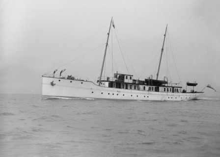Motor yacht 'Pioneer' under way, 1915. Creator: Kirk & Sons of Cowes.