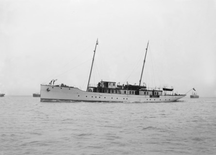 Motor yacht 'Pioneer' under way, 1915. Creator: Kirk & Sons of Cowes.
