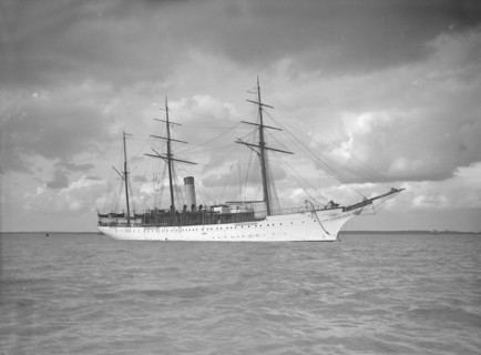 The steam yacht 'Niagara'. Creator: Kirk & Sons of Cowes.