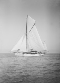The yawl 'Suzanne' under sail, 1911. Creator: Kirk & Sons of Cowes.