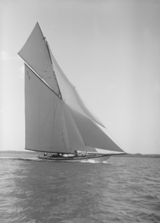The 19-metre class 'Corona' close-hauled, 1911. Creator: Kirk & Sons of Cowes.
