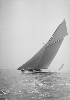 The 19-metre class 'Corona' close-hauled, 1911. Creator: Kirk & Sons of Cowes.