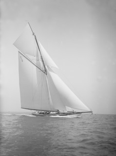 The 19-metre class 'Corona' close-hauled, 1911. Creator: Kirk & Sons of Cowes.