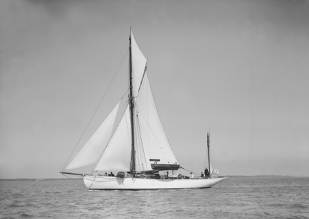 The yawl 'Suzanne' under sail, 1911. Creator: Kirk & Sons of Cowes.