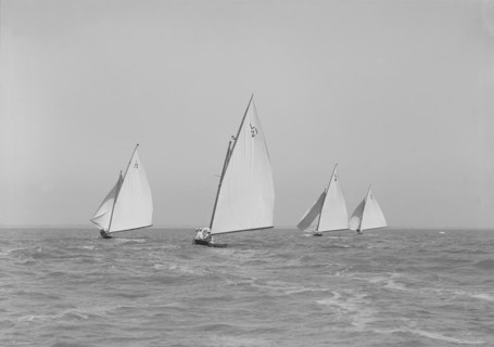 The 6 Metres boats 'Snowdrop', 'The Whim', 'Cheetal' and 'Ejnar' racing downwind. Creator: Kirk & Sons of Cowes.