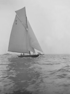 Mrs GA Shenley at the helm of the 8 Metre class sailing yacht 'Spero' (H8). Creator: Kirk & Sons of Cowes.