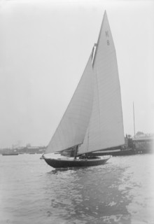 The 7 Metre sailing yacht 'Pinaster' (K8), 1913. Creator: Kirk & Sons of Cowes.