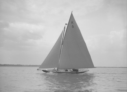 The 7 Metre class 'Endrick', 1912. Creator: Kirk & Sons of Cowes.