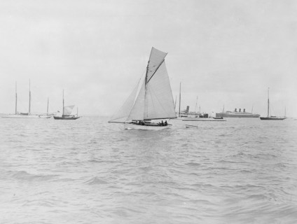 The gaff cutter 'Wigeon' under sail, 1910. Creator: Kirk & Sons of Cowes.