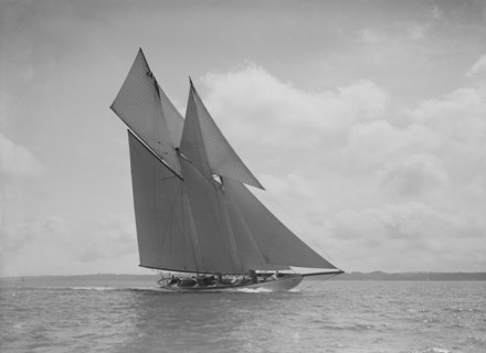 The schooner 'Suzanne' under sail, 1911. Creator: Kirk & Sons of Cowes.
