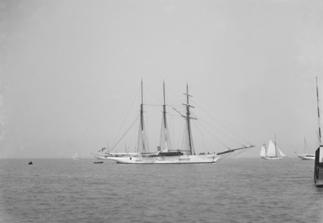 The 3 mast auxiliary schooner 'Czarina'. Creator: Kirk & Sons of Cowes.