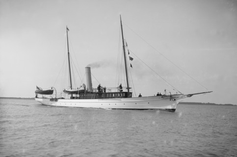 The steam yacht 'Aldebaran' under way, 1913. Creator: Kirk & Sons of Cowes.