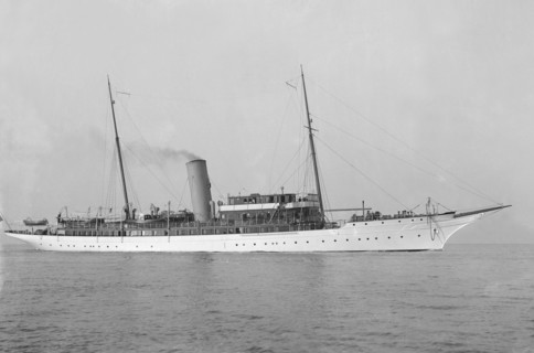 The 142 ton steam yacht 'Sapphire' under way, 1920. Creator: Kirk & Sons of Cowes.
