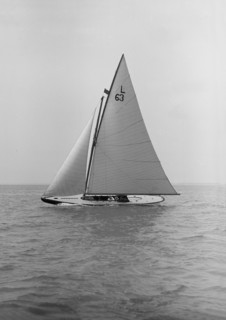 The 6 Metre sailing yacht 'Neerlandia VI' (L63), 1913. Creator: Kirk & Sons of Cowes.