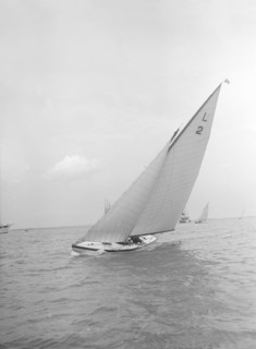 The 6 Metre Cynthia sailing upwind, 1912. Creator: Kirk & Sons of Cowes.