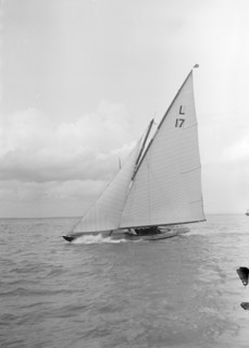 The 6 Metre 'Ejnar' (L17) breaking waves, 1912. Creator: Kirk & Sons of Cowes.