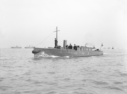 Patrol Boat No.18 under way, 1914. Creator: Kirk & Sons of Cowes.