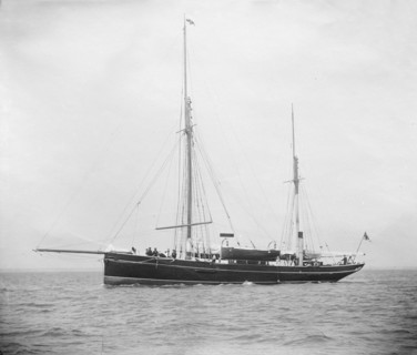 The ketch 'Gelasma' under motor. Creator: Kirk & Sons of Cowes.