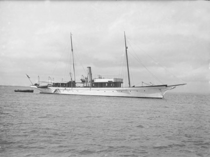 Steam yacht 'Cressida' at anchor, 1914. Creator: Kirk & Sons of Cowes.