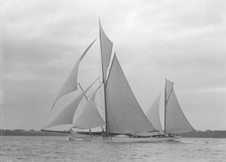 The ketch 'Corisande' under sail, 1911. Creator: Kirk & Sons of Cowes.