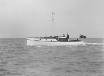 Motor yacht 'Stella Maris' under way, 1914. Creator: Kirk & Sons of Cowes.