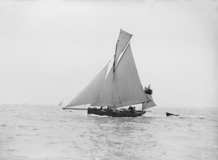 The yawl 'Lola' under sail, 1913. Creator: Kirk & Sons of Cowes.