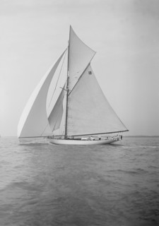 The cutter 'Onda' sailing under spinnaker, 1911. Creator: Kirk & Sons of Cowes.