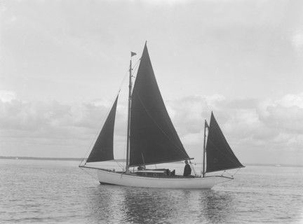 The 4 ton yawl 'Mandy' under sail, 1922. Creator: Kirk & Sons of Cowes.