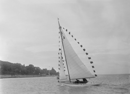 Saling yacht 'Asphodel' (K5) with prize flags, 1922. Creator: Kirk & Sons of Cowes.