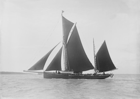 The 35 ton ketch 'Brown Mouse' under sail, 1912. Creator: Kirk & Sons of Cowes.