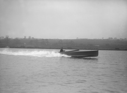 Unknown hydroplane underway, 1912. Creator: Kirk & Sons of Cowes.