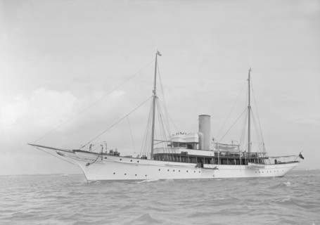 489 ton steam yacht (possibly 'Juicel'?) under way, 1939. Creator: Kirk & Sons of Cowes.