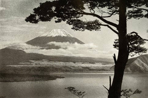 Fuji from Lake Motosu', 1910.