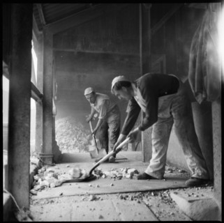 Men shovelling flint in a flint calcinating kiln, WJ Dolby works, Stoke-on-Trent, 1965-1968
