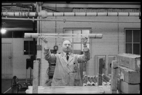 Worker ar the Wear Flint Glass Works, Alfred Street, Millfield, Sunderland, 1961