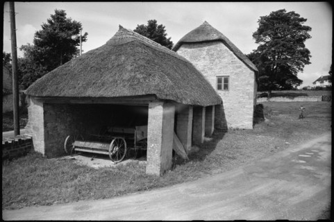 Thatched barn, Yeovil, Somerset, c1955-c1980