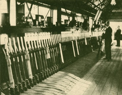 A Manual Box on the Great Western Main Line, Reading', 1930.