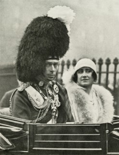'His Majesty in Highland Dress Arriving at St. Giles's Cathedral, Edinburgh, 1929', 1937. Creator: Unknown.