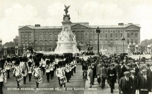 'Victoria Memorial, Buckingham Palace and Guards, London', 1930s. Creator: Unknown.
