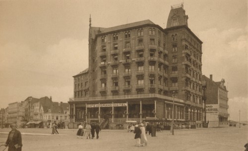 Le Grand Hotel',  c1900.