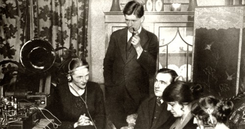 A family listening to the results of the general election of 1923,-1935