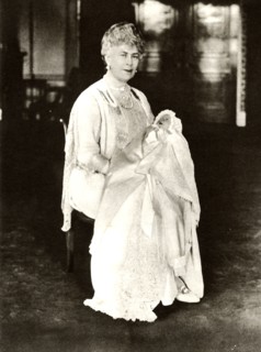 Queen Mary with Princess Elizabeth,1926