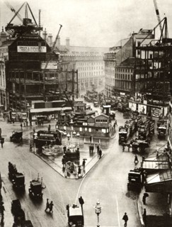 Building work at Piccadilly Circus in London,1926